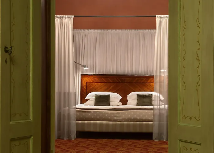 Hotel Saturnia & International