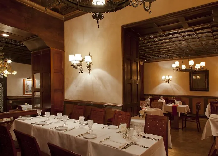 Hotel Saturnia & International