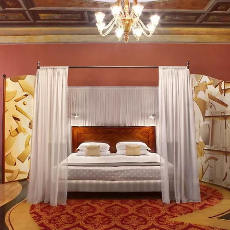 Saturnia & International Szálloda 4*