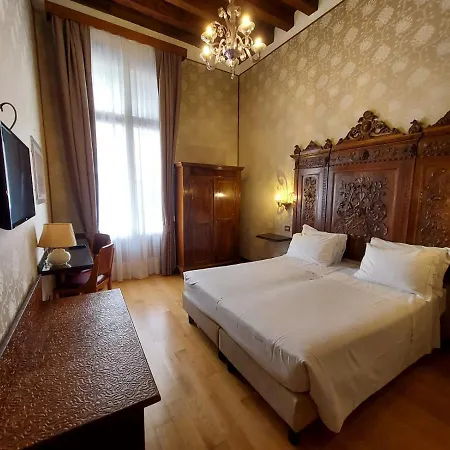 Saturnia & International Venetië