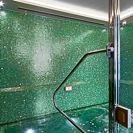 ساتورنيا وإنترناتيونال 4*