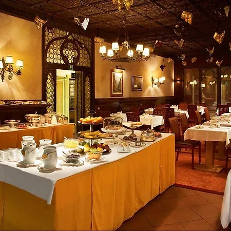 Hotel Saturnia&international