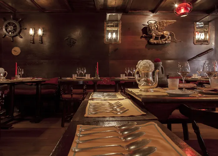 Hotel Saturnia & International