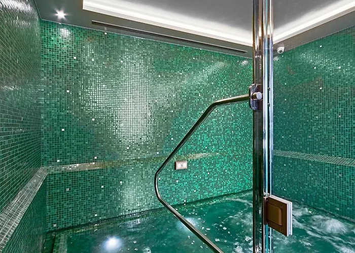 Hotel Saturnia & International