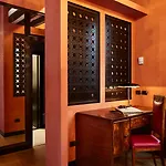 萨图瑞尼亚国际酒店 酒店