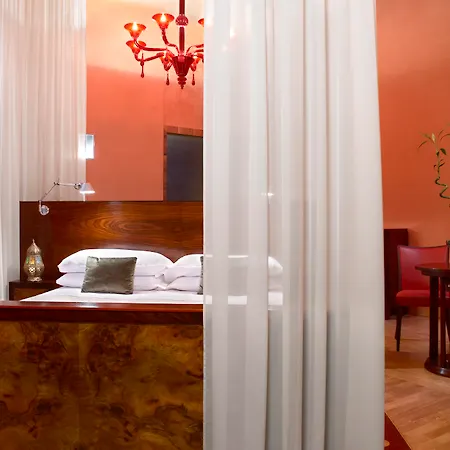 サトゥルニア ＆ インターナショナル ホテル 4*