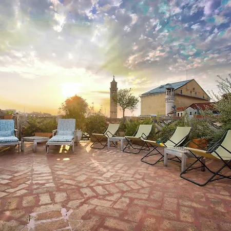 サトゥルニア ＆ インターナショナル