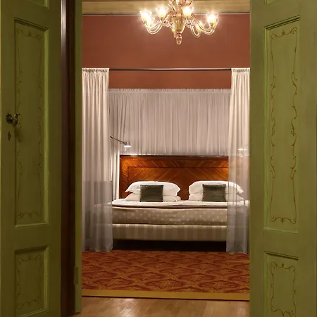 Hotel Saturnia & International